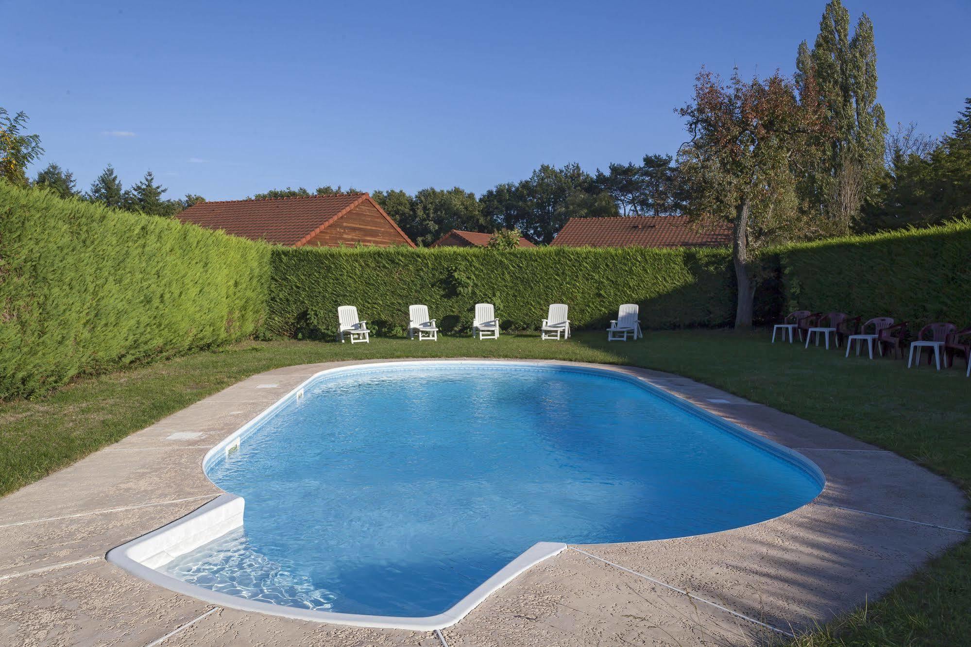 Le Chalet De La Foret Hotel 3 Etoiles Et Restaurant Vierzon Esterno foto