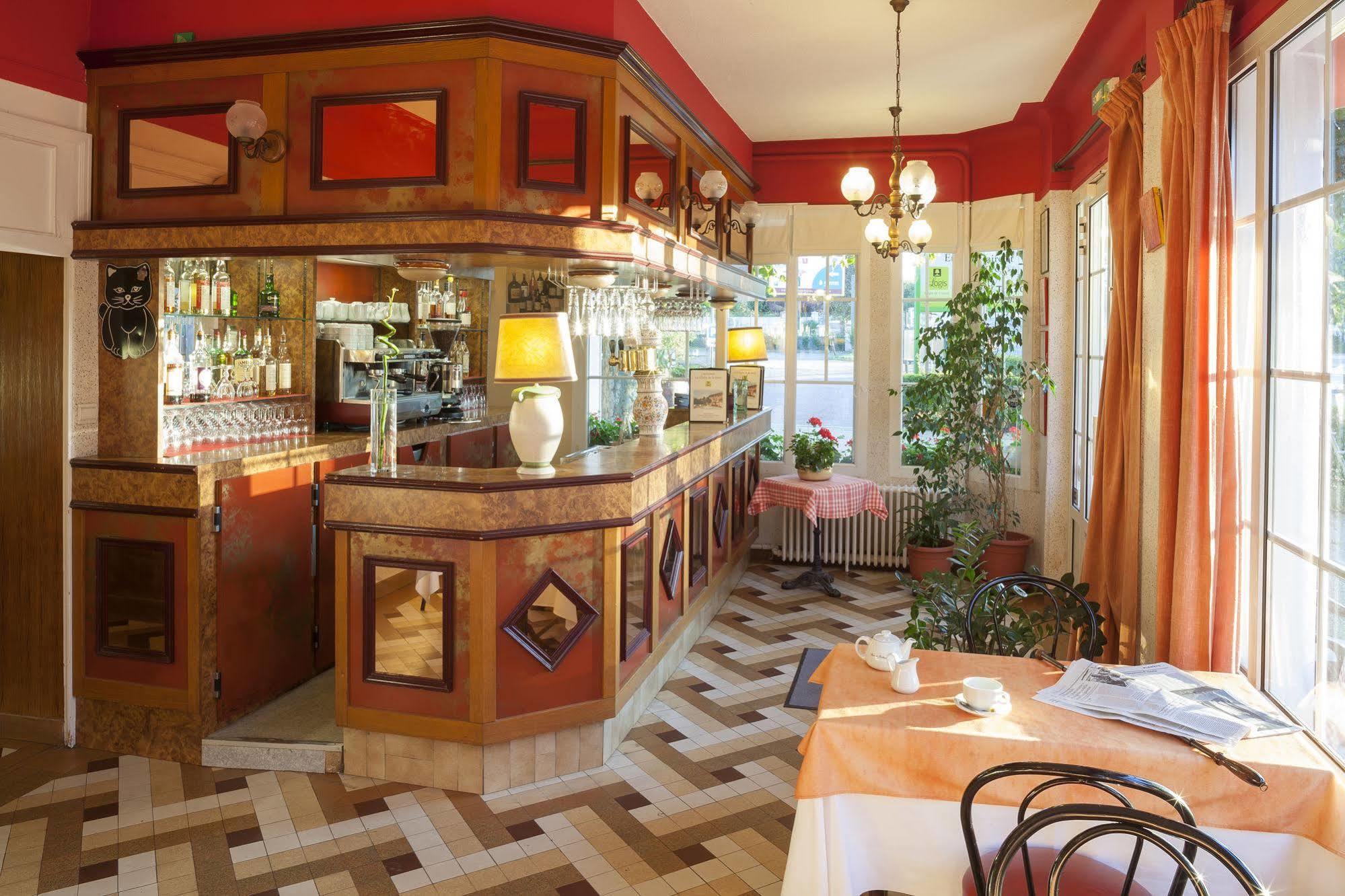 Le Chalet De La Foret Hotel 3 Etoiles Et Restaurant Vierzon Esterno foto